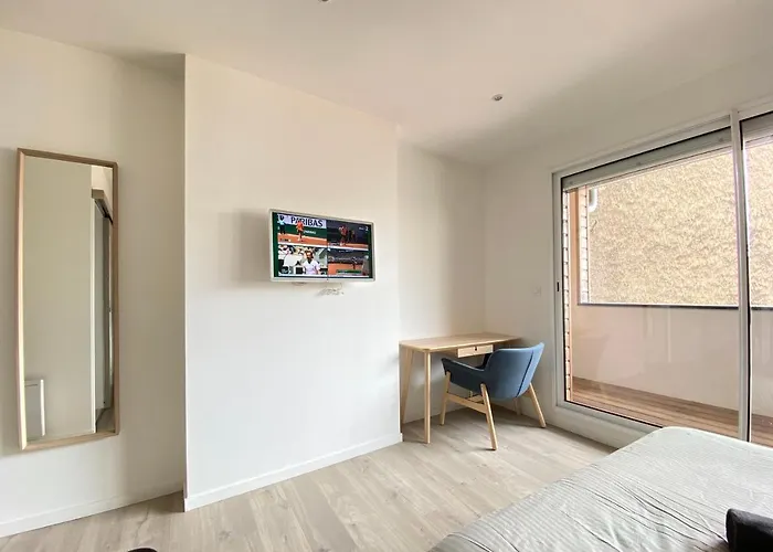 Tour D'auvergne: Near Cathedral And Place De Jaude