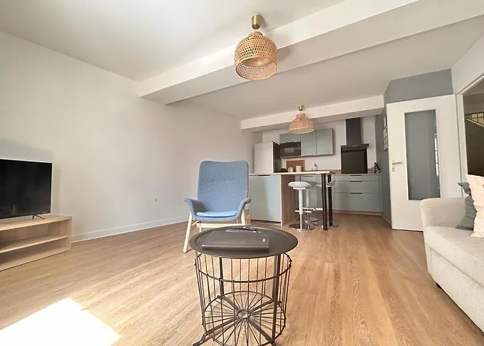 Tour D'auvergne: Near Cathedral And Place De Jaude Clermont-Ferrand