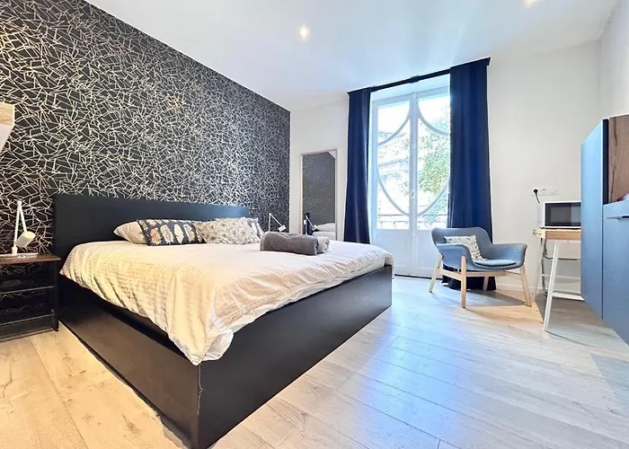 Tour D'auvergne: Near Cathedral And Place De Jaude Clermont-Ferrand