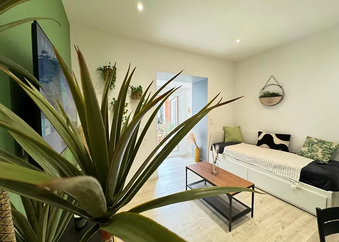 Tour D'auvergne: Near Cathedral And Place De Jaude Clermont-Ferrand