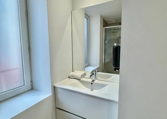 Tour D'auvergne: Near Cathedral And Place De Jaude *