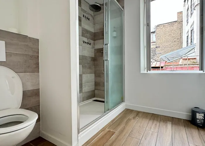 Tour D'auvergne: Near Cathedral And Place De Jaude