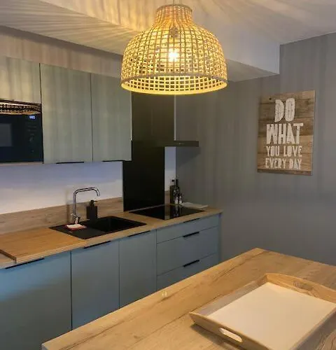 Tour D'auvergne: Near Cathedral And Place De Jaude Clermont-Ferrand