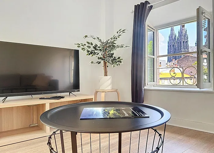 Tour D'auvergne: Near Cathedral And Place De Jaude * Clermont-Ferrand